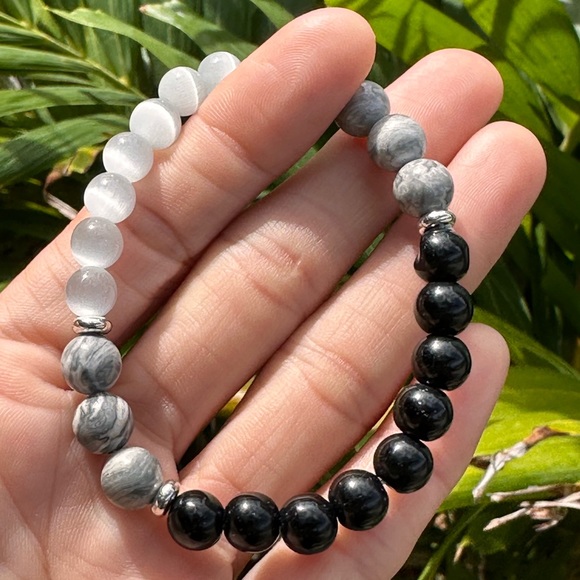 32A. Black tourmaline, Selenite, & Labradorite Bead Protection Bracelet Handmade - Picture 5 of 6